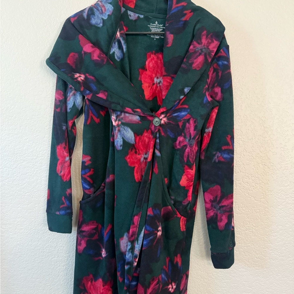 Cuddl Duds Green and Red Floral Fleece Wrap